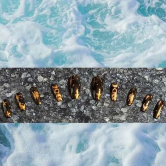 Golden Magick Press on Nails - Picture 1 of 3